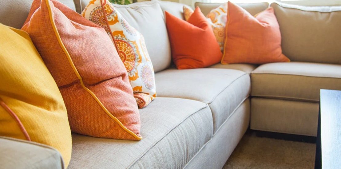 “Lột xác” sofa cũ thành mới tinh không cần tốn tiền mua lại bằng những mẹo đơn giản này